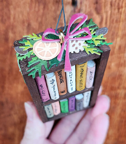 2025BookcaseOrnament02